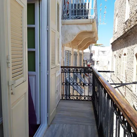 νεοκλασικό σπίτι στην καρδιά της ερμούπολης Ermoupoli