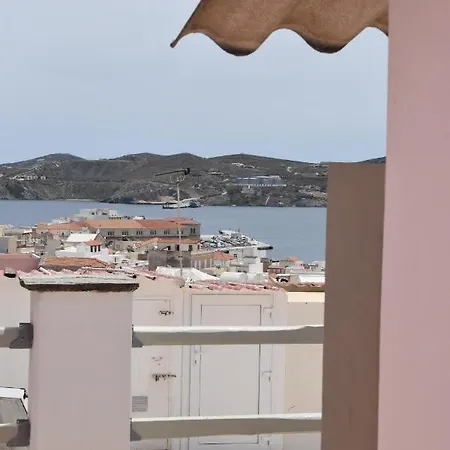 νεοκλασικό σπίτι στην καρδιά της ερμούπολης Ermoupoli