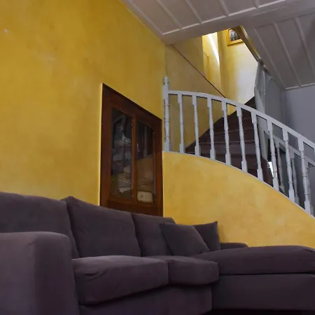 Apartamento νεοκλασικό σπίτι στην καρδιά της ερμούπολης *